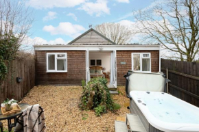 Meadow - Woodland Cottage with Private Hot Tub
